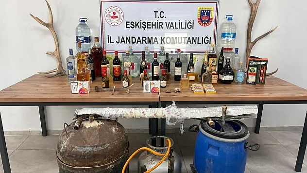 İkametlerinde Faturasız Kaçak Alkol Bulunduran 3 Şüpheli Yakalandı