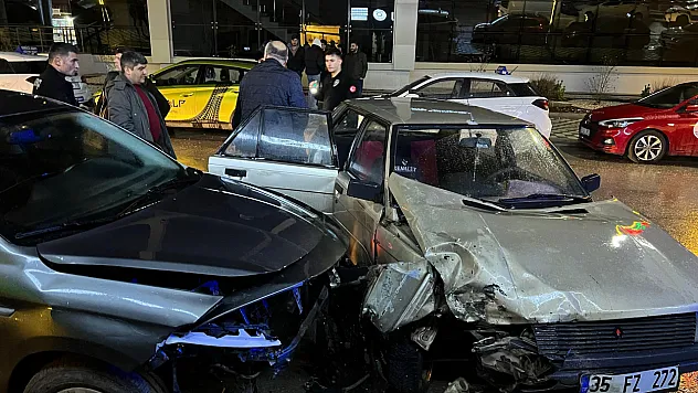 İki Otomobilin Çarpıştığı Kazada 1 Kişi Yaralandı