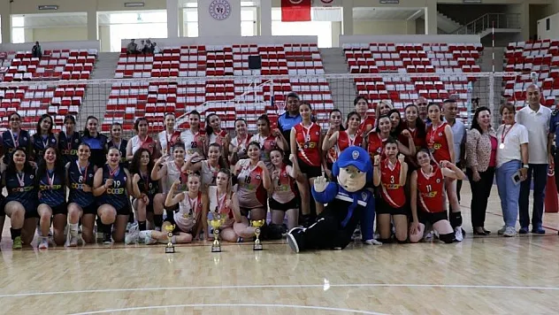 İl Emniyet Müdürlüğü Tarafından Düzenlenen Voleybol Turnuvası Sona Erdi