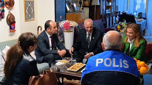 İl Emniyet Müdürü Yılmaz, 92 Yaşındaki Emekli Öğretmeni Ziyaret Etti