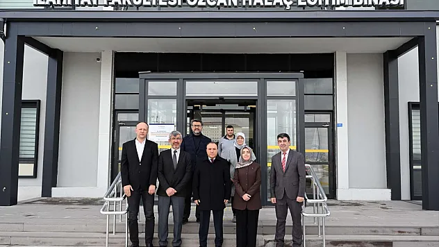 İlahiyat Fakültesi'nin Yönetimi Kadınana'ya Emanet