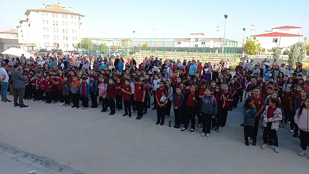 İlk ders ziliyle öğrencilerin okul hasreti sona erdi
