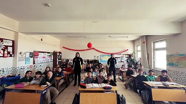 İlkokul öğrencilerine trafik eğitimi