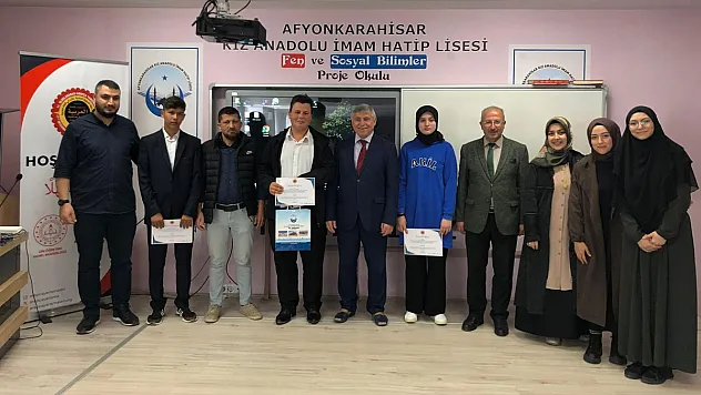 İmam Hatip Öğrencileri Şiir Okumada Yarıştı