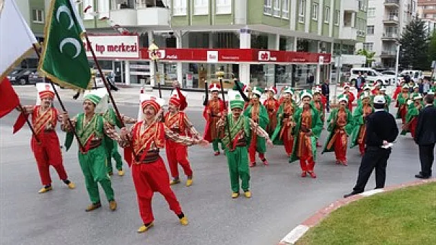 İmam hatipliler 23 Nisan’da yürüdü