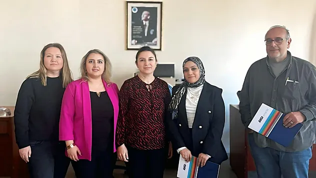 İş Görüşmesini Sınıfta Yaptılar!