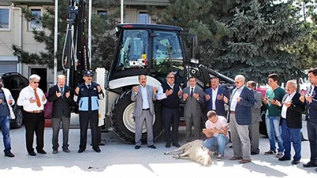 İscehisar Belediyesi iş makinesi aldı