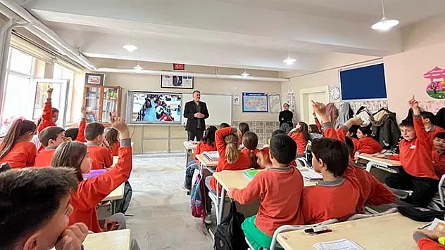 İscehisar MYO'dan İlkokul Öğrencilerine Afet Eğitimi