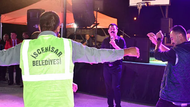 İscehisar Yaz Şenliği'nde  Ramazan Çelik'in rüzgârı esti