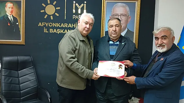 İYİ Partili Mısırlıoğlu'nu Duygulandıran Onur Beratnamesi