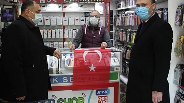 İYİ Parti'nin hedefi merkezde 5 bin bayrak dağıtmak