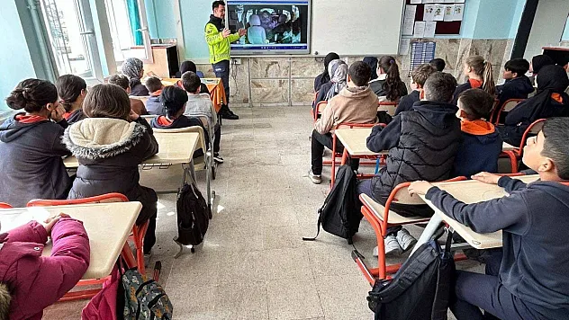 Jandarma, 685 Öğrenciye Trafik Kurallarını Anlattı
