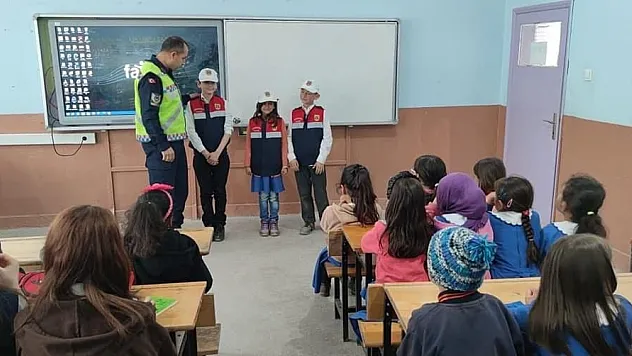 Jandarma çocuklara eğitim verdi