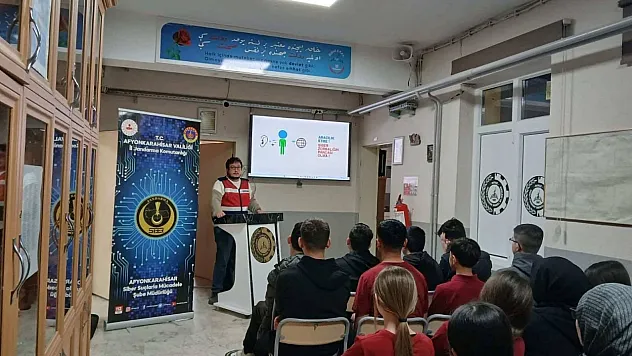 Jandarma Ekipleri Afyon'da Her Kesimi Bilgilendiriyor