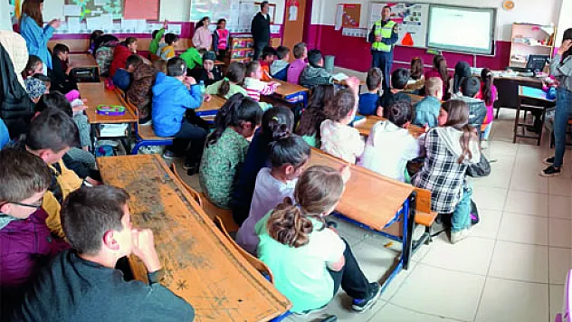 Jandarma ekipleri çocuklara trafik eğitimi verdi