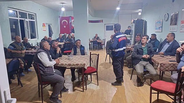 Jandarma Ekipleri Vatandaşları Çeşitli Konularda Bilgilendirdi