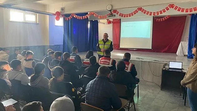 Jandarmadan öğretmen ve öğrencilere trafik eğitimi