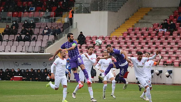 Jetler ilk yarıda 3 attı