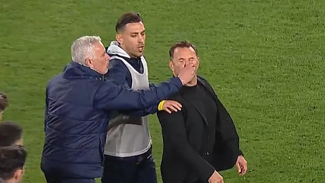 Jose Mourinho'dan Okan Buruk'a Sert Hareket!