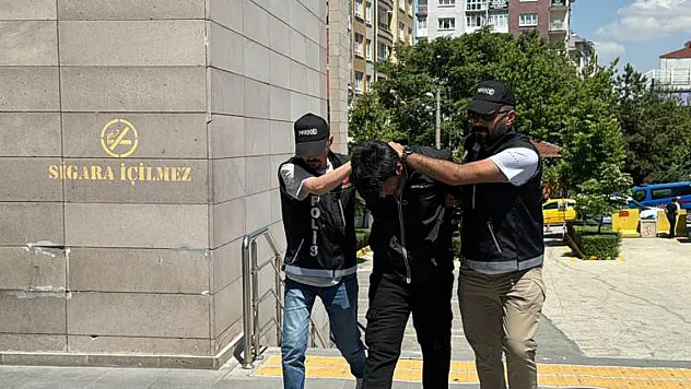 Kaçarken 2'Si Polis Aracı Olmak Üzere 3 Araca Çarpan Şüpheli Adliyeye Sevk Edildi
