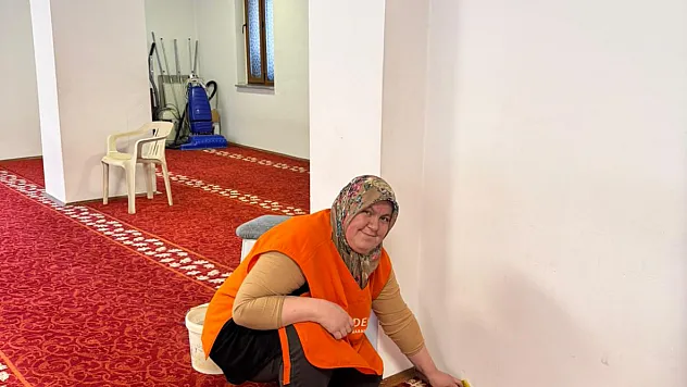 KADEM Afyon Üyeleri Gönüllülerle Camileri Temizledi