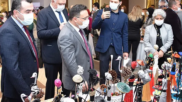 Kadın Kültür Evleri Kooperatifi’nin ürünlerini Vali Çiçek sattı