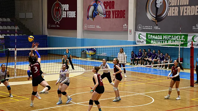 Kadınlar Bölgesel Lig Voleybol Müsabakaları Afyon'da Yapılıyor