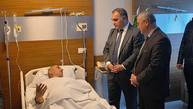 Kalp Krizi Geçiren İsmail Kumartaşlı'ya Afyon Protokolünden Ziyaret