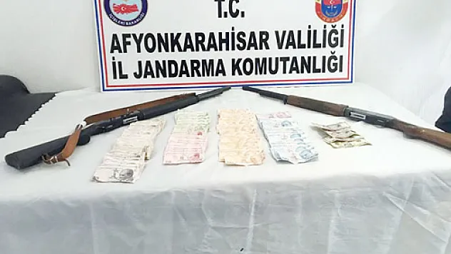Kalpazan sahte paralarla yakalandı
