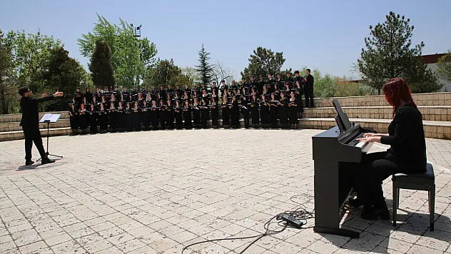 Kampüste Müzik Günlerinde Öğrenciler Yeteneklerini Gösterdi