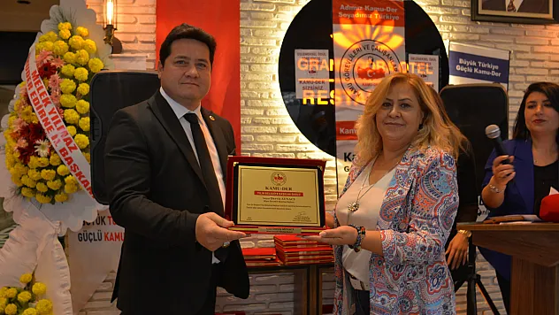 KAMU-DER'den Başkan Aynacı'ya Ödül