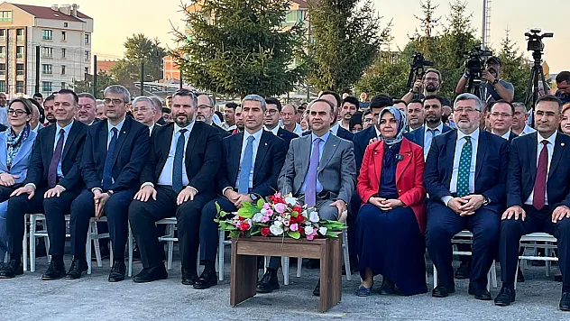 'Kamu İmkanlarını Yolsuzluk Ve Yozlaşmaya Vesile Kılıyorlar'