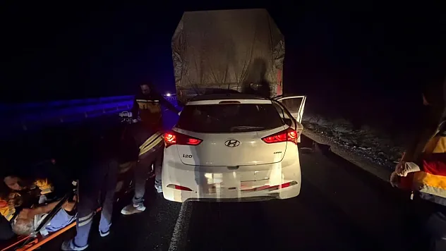 Kamyona Çarpan Otomobilde Can Pazarı: 1 Ölü, 2 Yaralı