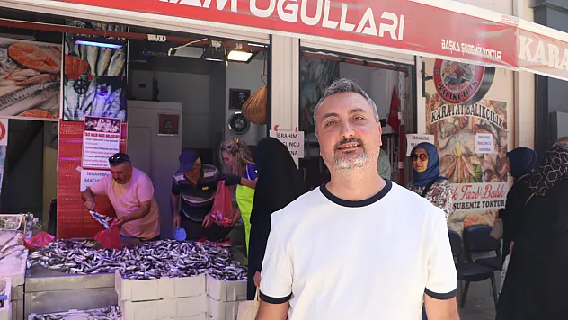 Kandilde Bu Sefer Lokma Yerine 1 Ton Hamsi Ücretsiz Dağıtıldı