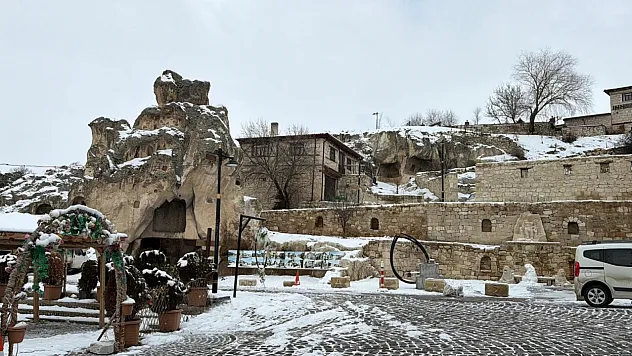 Kar Altındaki Frig Vadisi Seyrine Doyumsuz Bir Manzara Oluşturdu