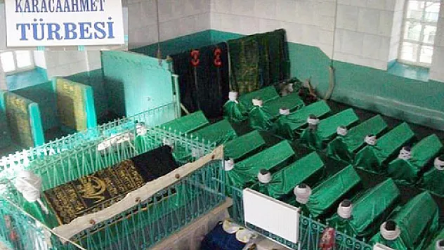 KARACAAHMET ULU VELİ, AKILLANIR GELEN DELİ