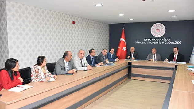 Kasapoğlu ilçe müdürlerini  topladı