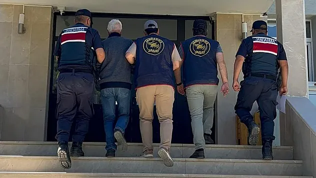 Katil Her Yerde Aranıyordu, Kendi Kendini İhbar Etti