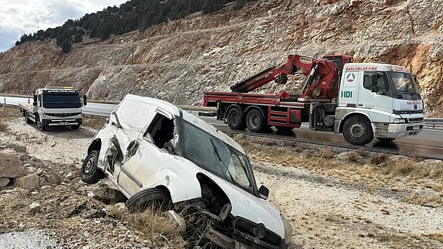 Kayalıklara Çarpıp Devrildi: İki Yaralı