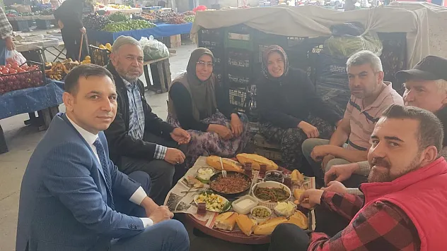 Kaymakam Sülün pazarcı esnafının lokmasını bölüştü