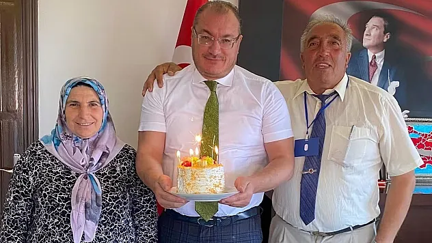 Kaymakama Sürpriz Doğum Günü Kutlaması