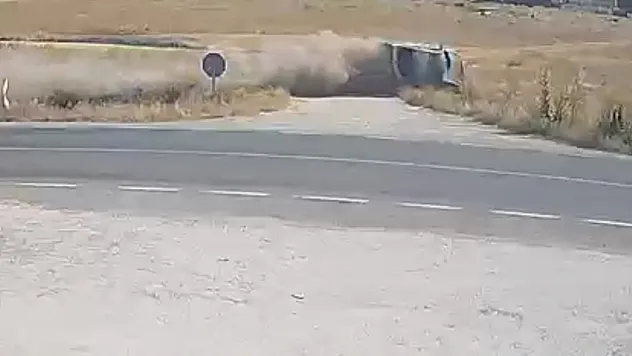 Kaza Anının Güvenlik Kamerası Görüntüleri Görenleri Dehşete Düşürdü
