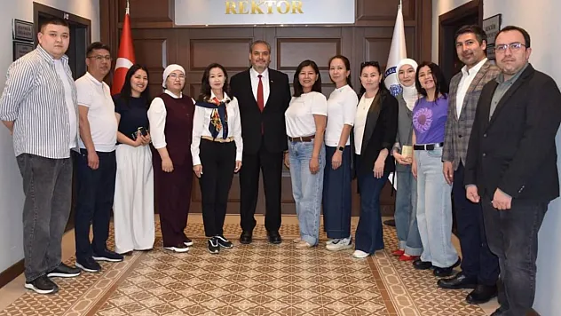 Kazakistan'lı Sağlık Yöneticileri Türkiye'deki Sağlık Uygulamalarını AFSÜ'de Deneyimledi