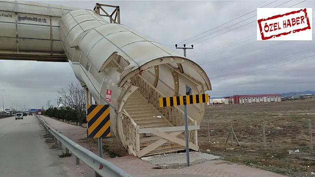 Kazaya Davetiye! Üst Geçit 2 Aydır Kapalı!