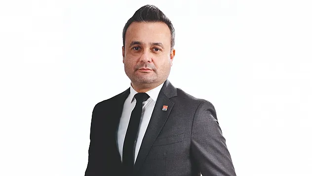 'Kimse Atatürk Heykeline Görüntü Kirliliği Diyemez. Özür Dileyin'