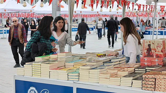 Kitap Günleri'nin Yıldızları Gelmedi