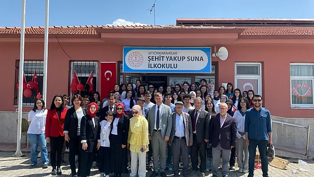 Kitaplar Çocuklara, Dualar Şehitlere: Afyon'da Örnek 23 Nisan Kutlaması