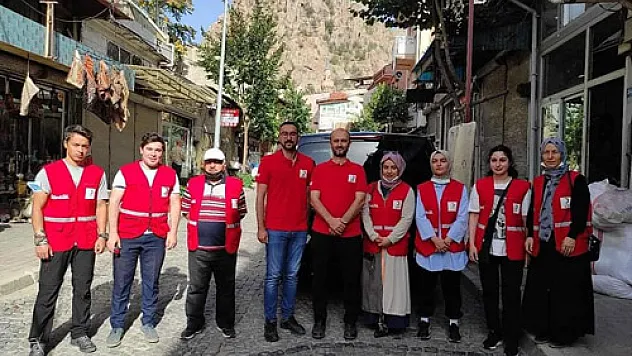 Kızılay Afyon ekipleri  yangın bölgesinde çalışıyor