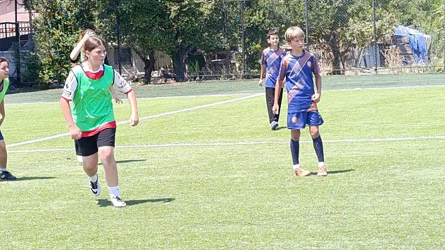 Kızlar Ve Erkekler Futbol Turnuvası Sona Erdi