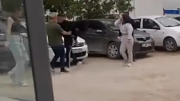 Kızların Kavgasını Ayırırken Canından Oluyordu